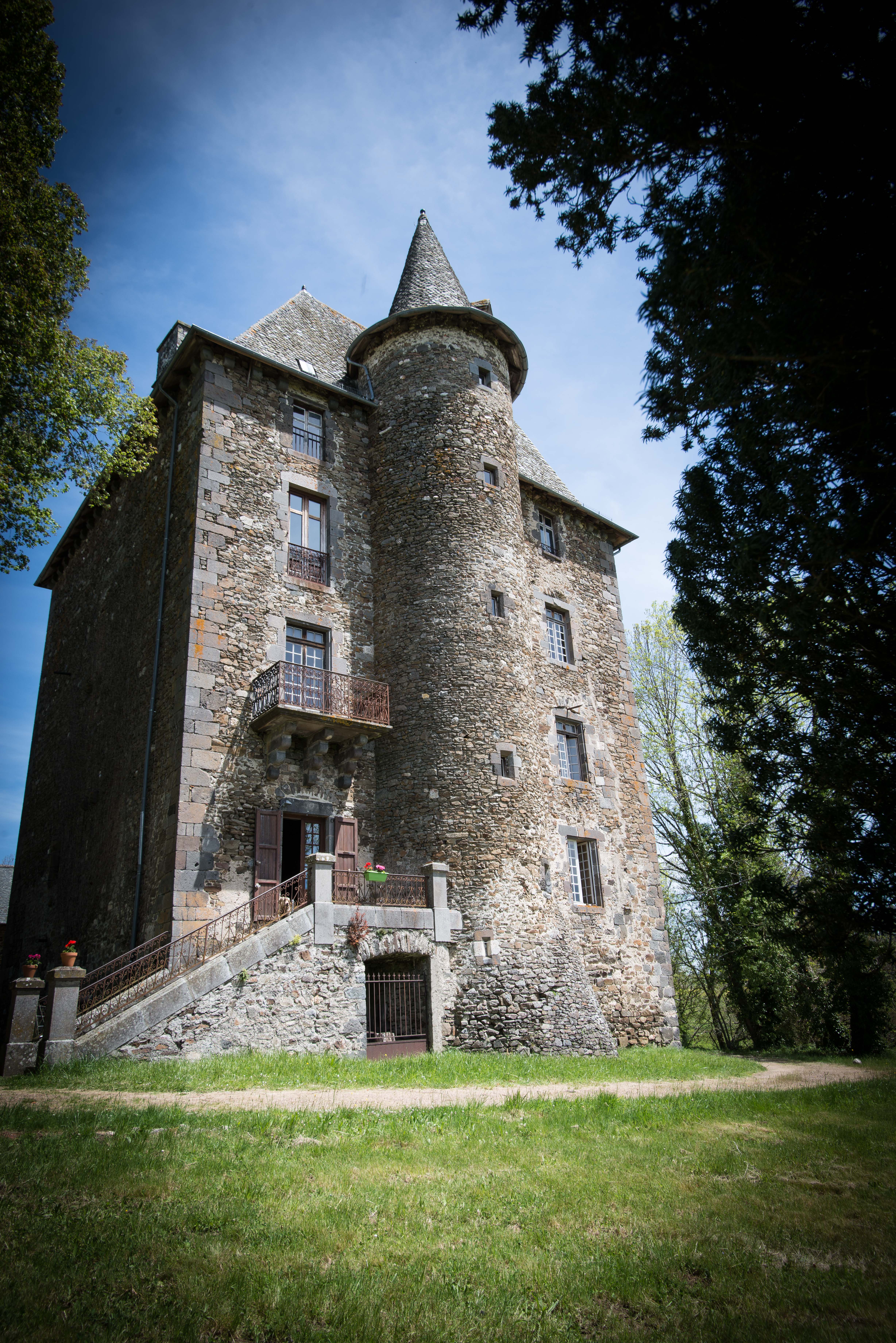 Chateau in france, chateau accomodation near auvergne,, northern france holidays, french chateau holiday, french farm holidays